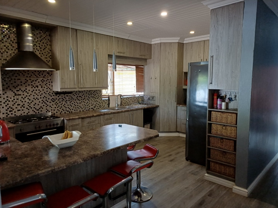 4 Bedroom Property for Sale in Generaal De Wet Free State